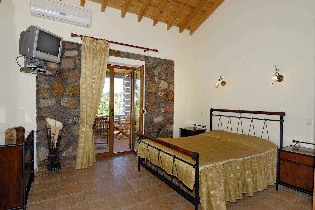 Michaela Beach Houses Μήθυμνα Δωμάτιο φωτογραφία