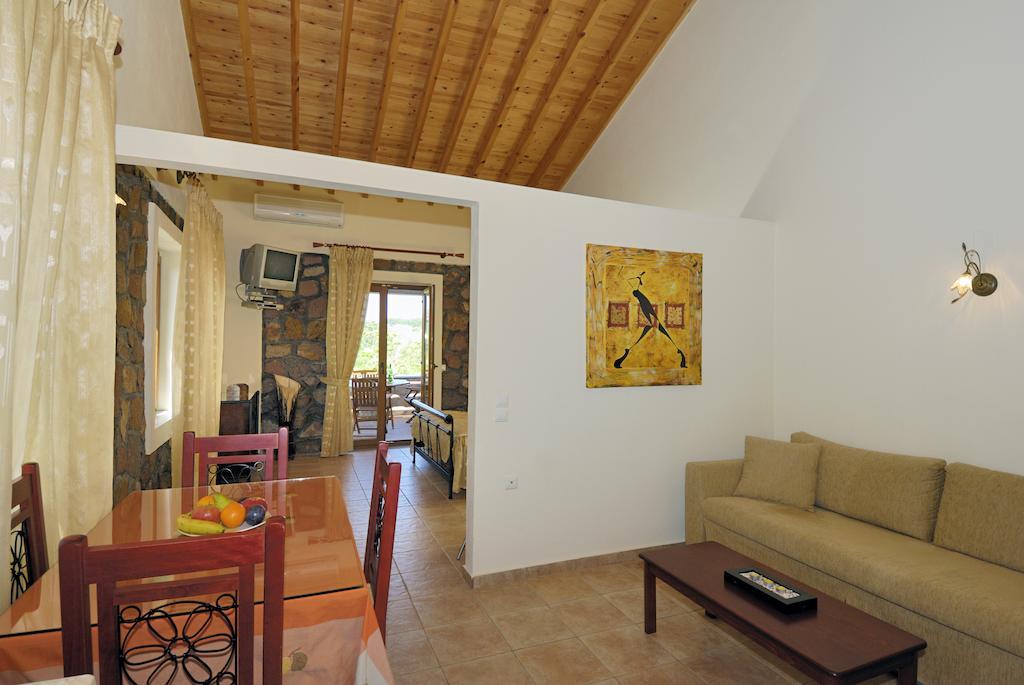 Michaela Beach Houses Μήθυμνα Δωμάτιο φωτογραφία